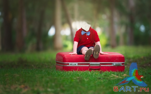 Шаблон для фотошопа  - Мальчик на чемодане